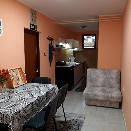 Apartment Nela Nisz Zewnętrze zdjęcie